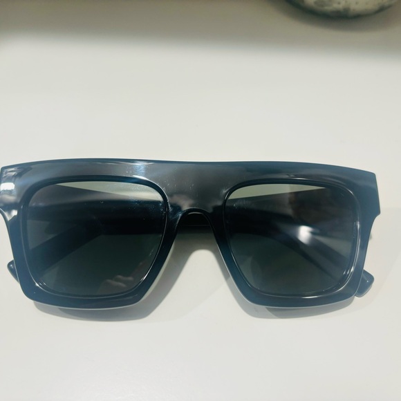 Revolve Le Specs SOLD OUT subdemention Sunglasses Black - Picture 5 of 14